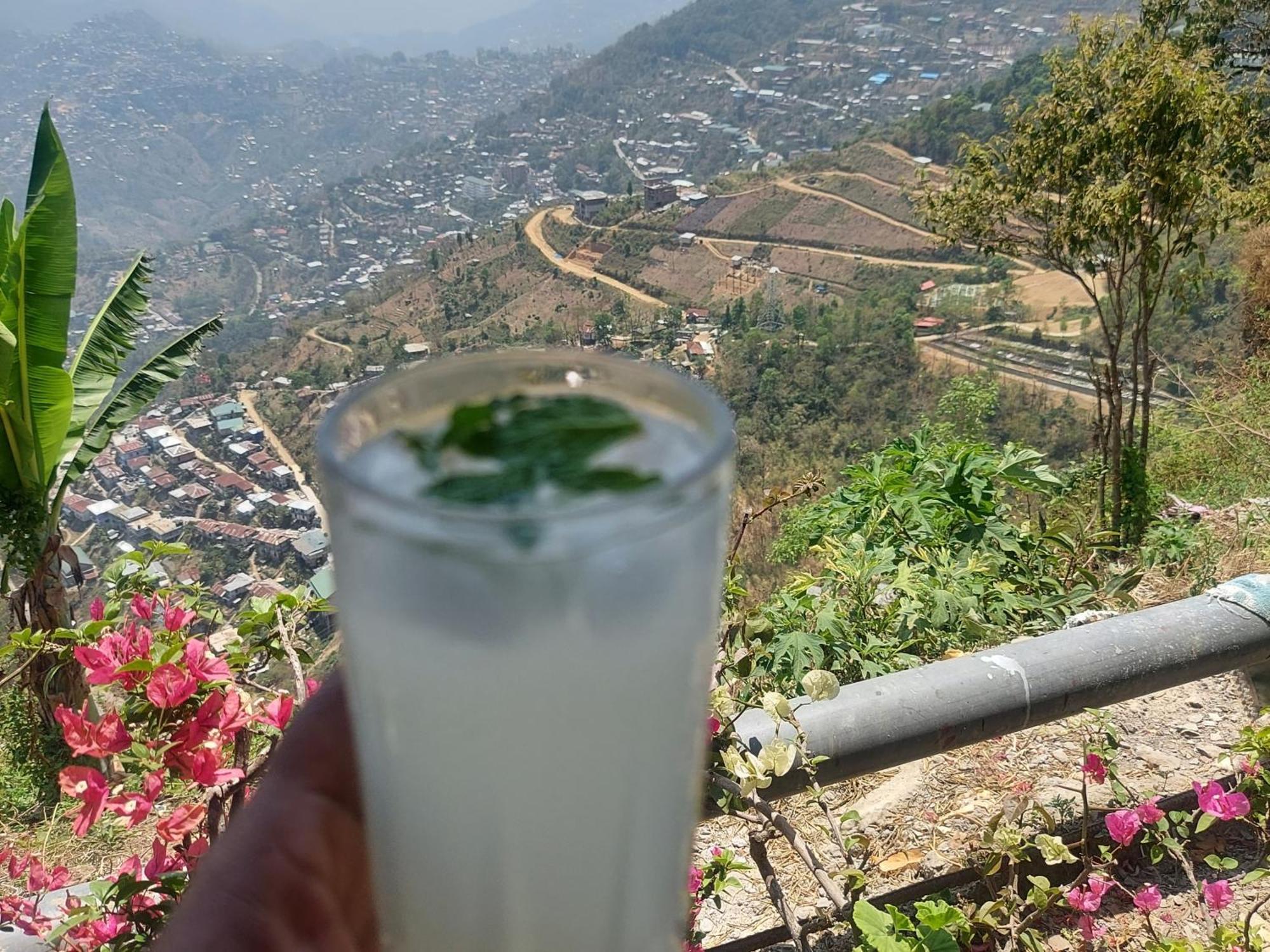 Giftland Homestay Āīzawl Exteriör bild